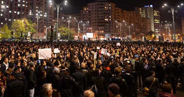 بالصور.. الآلاف يطالبون باستقالة الحكومة بعد حادث الملهى فى رومانيا 
