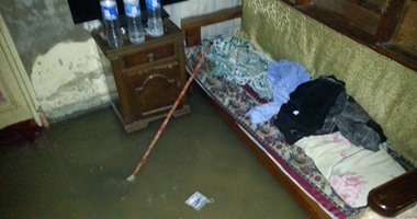 صحافة المواطن.. قارئ يشارك بصور لغرق منزله بمنطقة السيوف فى الإسكندرية