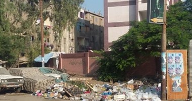 بالصور .. القمامة تحاصر مدارس محرم بك بالاسكندرية
