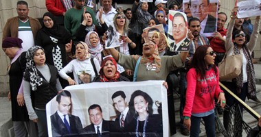 بالفيديو والصور..اشتباكات بين أنصار مبارك ومصابى الثورة أمام دار القضاء العالى