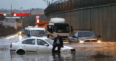 بالصور.. الشوارع الفلسطينية تغرق بسبب مياه الأمطار الغزيرة 