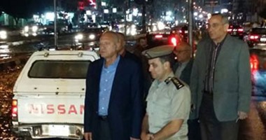 بالصور.. محافظ الغربية ومدير الأمن يتابعان عمليات شفط المياه من شوارع طنطا
