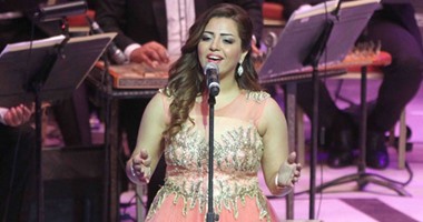 إيمان عبدالغنى تغنى "علمتنى أشتاق" بمهرجان الموسيقى العربية