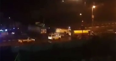 "صحافة المواطن".. تصادم مقطورتى نقل ثقيل على طريق الأتوستراد بالمعادى