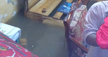 "صحافة المواطن".. بالصور: الأمطار تغرق منازل "الغلابة" والمحال التجارية بالإسكندرية