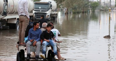بالصور.. الأمطار تغرق شوارع العراق و توقعات باستمرارها حتى الأثنين
