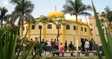 إلغاء دعوة طلاب إعلام القاهرة لصلاة الظهر أمام الكلية بعد تدخل الإدارة