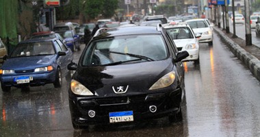 كثافة مرورية بسبب هطول الأمطار بطرق القاهرة والجيزة