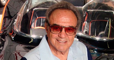بالصور.. وفاة مصمم سيارة "باتمان" جورج باريس عن 89 عاما