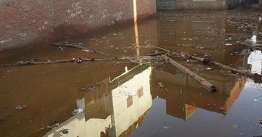 صحافة مواطن: بالصور.. غرق برمبال القديمة بالدقهلية فى مياه الصرف والمطر