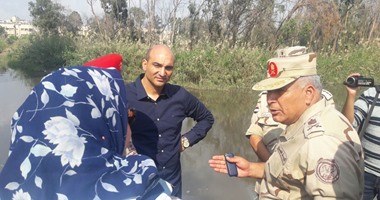 بالصور.. قائد المنطقة الشمالية يقنع أهالى البحيرة بفتح طريق مصر - إسكندرية