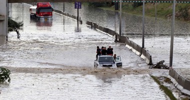 بالصور.. مصرع فتاة وتضرر عشرات المنازل جراء الأمطار الغزيرة فى العاصمة الليبية