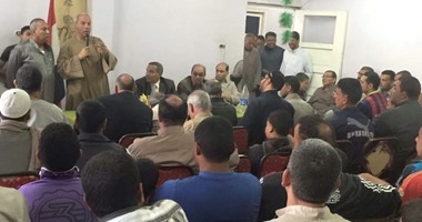 بالصور.. عمدة قرية بالشرقية يدعم مرشحا للبرلمان مخالفا تعليمات الداخلية