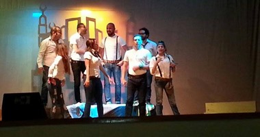 محافظ البحر الأحمر يشهد مسرحية "عاشقين ترابك" بثقافة الغردقة