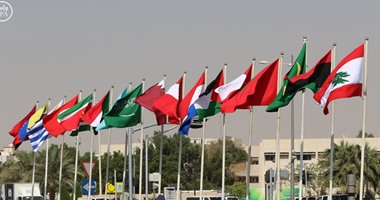 الرياض تتزين بأعلام الدول المشاركة فى القمة العربية اللاتينية