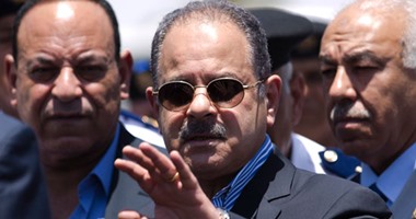 وزير الداخلية يفتتح مجمعات استهلاكية بالقاهرة لبيع السلع بأسعار مخفضة
