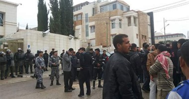 صحافة المواطن.. مصريون يحتجون أمام سفارة مصر بالأردن بعد تعرضهم لانتهاكات