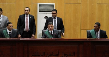 بالفيديو والصور.. بدء محاكمة مرسى و10 من قيادات الإخوان فى قضية "التخابر مع قطر"