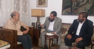 مساعد محمد مرسى يظهر فى لقاء مع البشرى بمناسبة عيد ميلاده الـ80