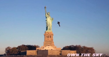 بالفيديو .. اختبار "البدل الطائرة" لأول مرة بالقرب من تمثال الحرية