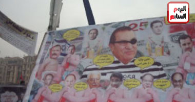 رفع صور رؤساء الربيع العربى بميدان التحرير 
