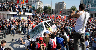 احتجاجات فى تركيا ضد حكومة أردوغان بسبب إجراءات الرقابة على الإنترنت