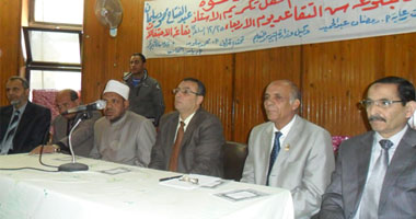 "تعليم" بنى سويف تكرّم مدير المديرية بالمحافظة لبلوغه سن المعاش