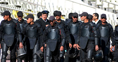 الأمن يحكم قبضته فى محيط ملعب الشرطة بالعباسية 