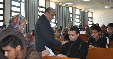 بالصور.. لليوم الثانى على التوالى هدوء بامتحانات جامعة قناة السويس