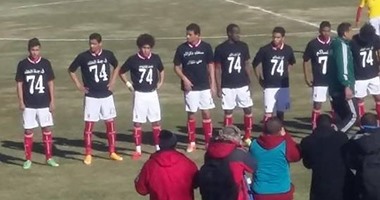 لاعبو الأهلى يرتدون قمصان تحية للشهداء