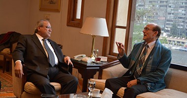 وزير الثقافة بعد لقائه بمحمد صبحى: مشروع لتخصيص أرض مجانية للمسارح