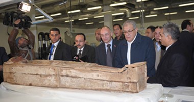 رئيس الوزراء يتفقد القطع الأثرية المرممة بالمتحف المصرى الكبير