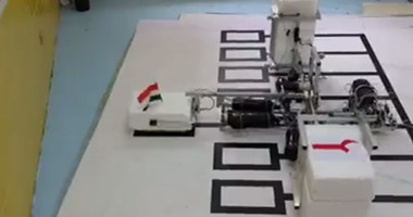 بالفيديو.. طلاب هندسة حلوان يصممون روبوت يكتب "تحيا مصر"