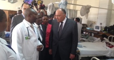 وزير الخارجية يسلم معدات طبية لمستشفى كينياتا هدية من مصر