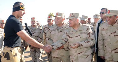 وزير الدفاع يشهد نشاطا تدريبيا لقوات التدخل السريع