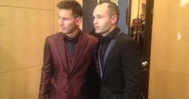 ميسى يظهر ببدلة "حمراء" فى حفل الكرة الذهبية