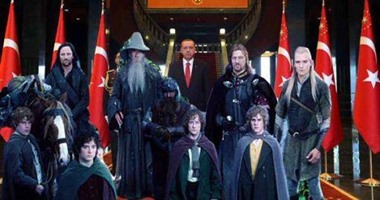 "حرس أردوغان العثمانى" يثير سخرية مواقع التواصل وصحفى: سيرك بالرئاسة