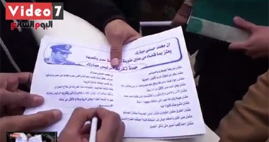 بالفيديو..«أبناء مبارك» يجمعون توقيعات على استمارات تكريم الرئيس الأسبق