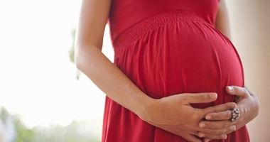 للحامل.. نصائح لعلاج حساسية الجو وتغيرات الفصول أهمها استخدام النشا