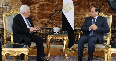 محمود عباس يهنئ الرئيس السيسى بالذكرى الخامسة لثورة 30 يونيو