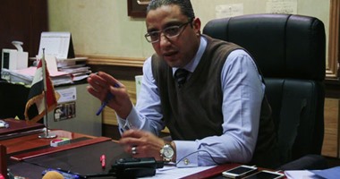 رئيس هيئة الإسعاف يُكرم مسعفيين سلموا 40 ألف جنيه لأسرة مصاب فى حادث