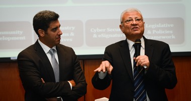 "جوجل" تنفق 5 مليارات دولار على تطبيقات مطورى البرامج