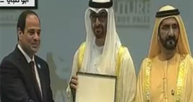 ولى عهد أبو ظبى يهدى السيسى جائزة زايد الفخرية للطاقة المستقبلية