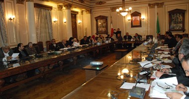 محافظ الجيزة يخصص 8304 أفدنة للاستثمار بطريق الواحات البحرية