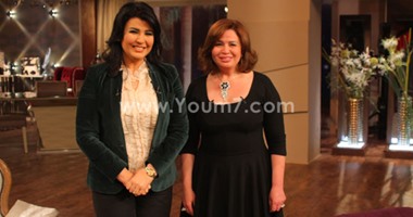 بالصور..إلهام شاهين تتحدث عن حلاقة شعرها زيرو فى"ريجاتا"مع منى الشاذلى