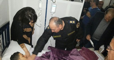 اللواء مدحت المنشاوى يتفقد حالة المصابين بالمستشفى فى انفجار الألف مسكن