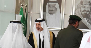 السفارة السعودية بالقاهرة تفتح أبوابها للعزاء وللمبايعة أمام الجالية