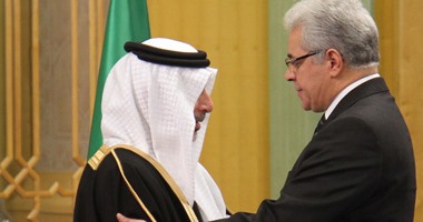 وزيرة التضامن وحمدين صباحى يصلان السفارة السعودية لتقديم واجب العزاء