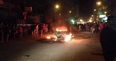 عناصر "الإخوان" يحرقون إحدى السيارات بالمولوتوف فى منيا القمح بالشرقية