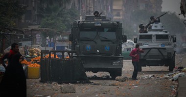 الإخوان يهربون من ميدان المطرية فور وصول الأمن وإطلاق قنابل الغاز